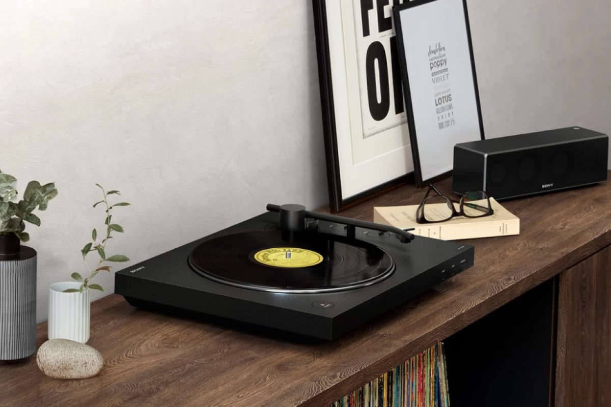 Sony spins up a new Bluetooth turntable